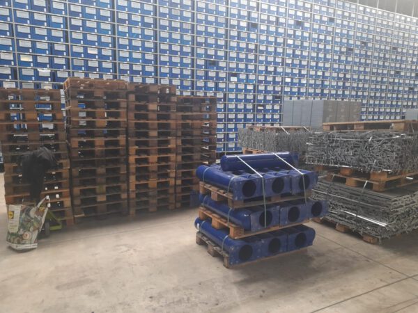 37 Stück Anfahrschützer / Säulen, Poller zum Aufdübeln, Absperrpoller, Metall, ca. 1m hoch – gebraucht - : – Bild 5
