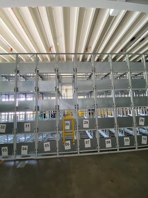 manuelles Langgutauszugregal mit ca. 90 Auszügen für ca. 3m lange Waren lagertechnik
