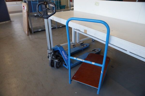 20 Stück diverse Plattformwagen, Rollwagen, Magazinwagen, Stirnwandwagen, blau, etc. - gebraucht - : – Bild 5