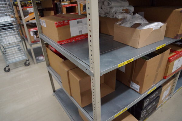 Stabile Fachbodenregale, gesamt ca. 1.500 bis 1.800 Felder (aktuell ca. 490 Felder), Gemac, dieses System kommt ohne Spannkreuze aus, Rahmenhöhe: 2,48m, Fachböden: 1,20m x 1,30m, 130kg / Ebene – gebraucht - : – Bild 6