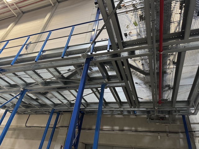 diverse Lagerbühnen / Mezzanine, unterschiedliche Breiten, Höhen, Längen, Stützenabstände und Traglasten - gebraucht - : lagertechnik diverse Lagerbühnen / Mezzanine, unterschiedliche Breiten, Höhen, Längen, Stützenabstände und Traglasten - gebraucht - : – Bild 6