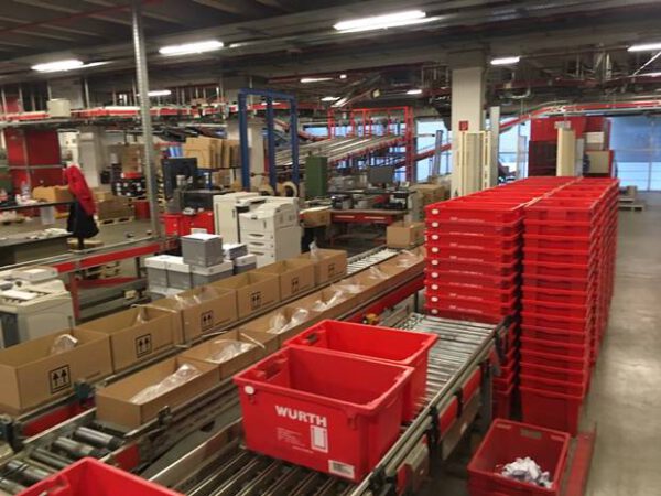 Fördertechnikanlage TGW angetrieben, ca. 450m mit Kartonverpackungsmaschine und Palettierer – gebraucht -: – Bild 6