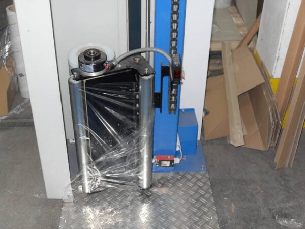 Palettenwickler, Stretchmaschine für Paletten mit Rampe – gebraucht - : lagertechnik
