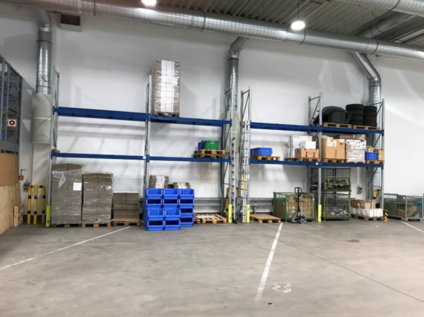 2 geschossige Fachbodenregalanlage, SSI Schäfer, ca. 70m2 Grundfläche, mit Gitterrosten als Boden, 100kg Traglast pro Boden, ca. 98 Felder – gebraucht - : lagertechnik