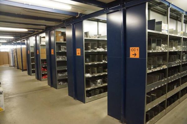 Fachbodenregale, ca. 720 Felder, ca. 2,70m hoch (Höhen bis ca. 5,50m möglich), 150kg / Boden – gebraucht - :