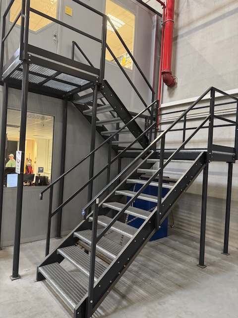 Lagerbüros, Raum-im-Raum-System, 2 geschossig mit Treppe, 2 große und ein kleiner Raum – gebraucht - : lagertechnik Lagerbüros, Raum-im-Raum-System, 2 geschossig mit Treppe, 2 große und ein kleiner Raum – gebraucht - : – Bild 7