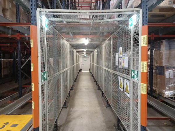 Radio Shuttle Palettenregal (FiFo) , für max. 1.948 Europaletten, 500 bzw. 800kg, inkl. 3 Palettenshuttles – gebraucht -: – Bild 7