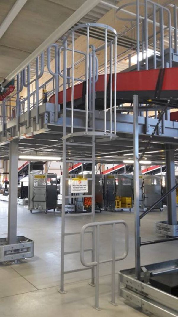 „Schuhsorter“ bzw. Linear Sorter, bis zu 7.500 Sendungen pro Std., Van der Lande, inkl. 20 St. Teleskopgurtförderer, Volumenscanner, Waage – gebraucht - : lagertechnik