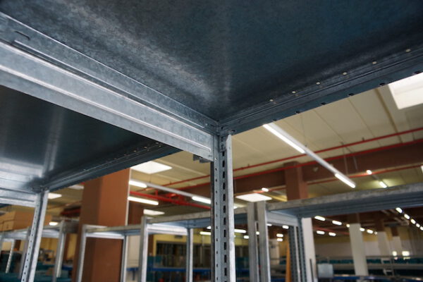 Fachbodenregale mind. 86 Felder, Fachböden ca. 1,30m und 1m x 0,50m - gebraucht - : – Bild 7
