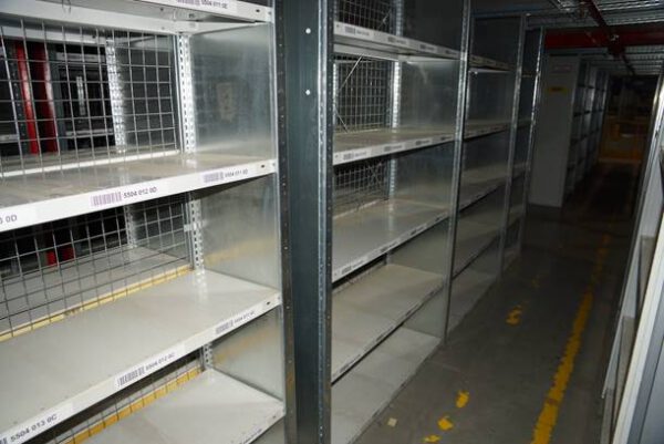 3 geschossige Fachbodenregalanlage, Meta, ca. 375m2 Grundfläche, 100kg Traglast pro Boden – gebraucht - : – Bild 8