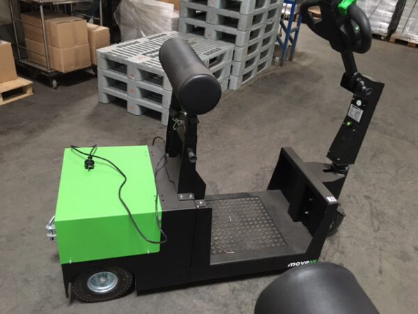 2 Stück Steh-Mitfahr-Schlepper / Ziehhilfen, Movexx, T2500 Plattform mit Wanzl-Kupplung und Li-Ionen Akku - gebraucht - :   – Bild 8
