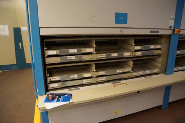 9 Stück Lagerpaternoster, Hänel und Kardex, Höhe zwischen ca. 2,42m und ca. 2,92m, Traglast 80 bis 140kg / Gondel – gebraucht -: – Bild 9