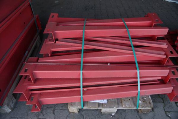 Ein- und zweiseitiges Kragarmregal, mit steckbaren Armen per Bolzen, Rahmenhöhe 6m, Armlänge 1,20m, 800kg / Arm, 30 Rahmen und 160 Arme – gebraucht - :