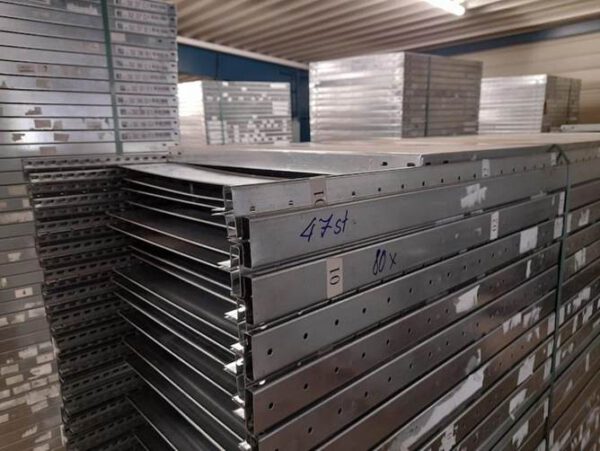 100 Felder Meta Fachbodenregale, 2,50m Höhe, Fachböden 0,80m x 1m – gebraucht - : – Bild 4