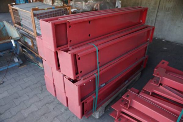 Ein- und zweiseitiges Kragarmregal, mit steckbaren Armen per Bolzen, Rahmenhöhe 6m, Armlänge 1,20m, 800kg / Arm, 30 Rahmen und 160 Arme – gebraucht - : – Bild 2
