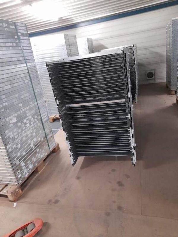 100 Felder Meta Fachbodenregale, 2,50m Höhe, Fachböden 0,80m x 1m – gebraucht - : – Bild 3
