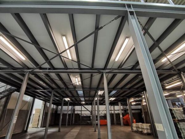 Schwerlast – Stahlbau - Lagerbühne, SSI Schäfer, freitragend, ca. 568,75m2 mit Spanplatten und teils Gitterrosten, 1.000kg/m2 – gebraucht - : – Bild 11