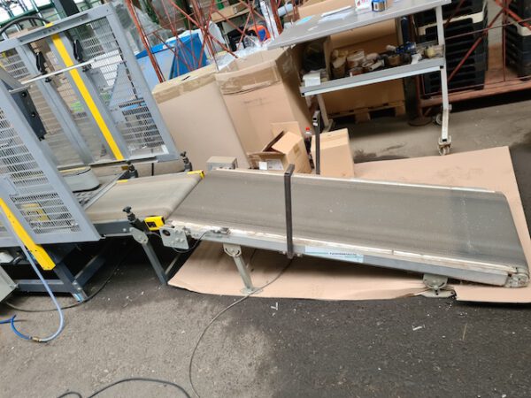 Kartonverschließer (Boden und Deckel) für hohe Kartonagen, inkl. Gurtförderer vor der Maschine und Rollenbahn nach der Maschine – gebraucht - : – Bild 11