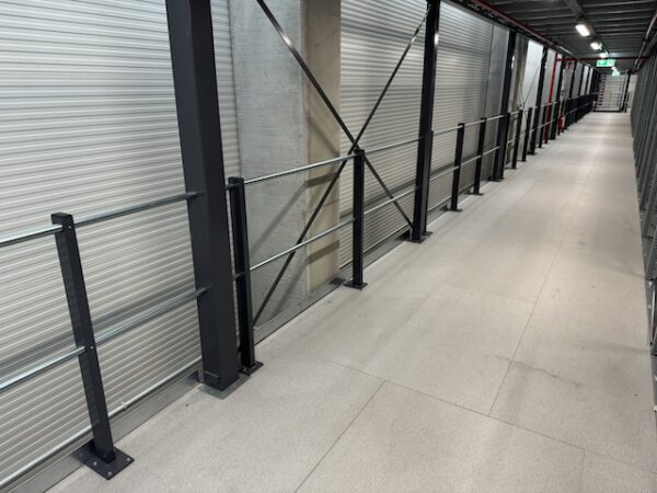 4 geschossige Fachbodenregale, Rauscher, über 10.000 Felder, Fachböden 1,28 x 0,60m und z.T. mit Ovalrohren für Hängetextil – gebraucht – : – Bild 12