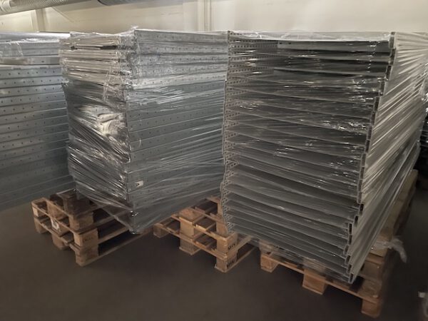 500 Felder Fachbodenregale, Meta, 1,30m x 0,60m - gebraucht - : lagertechnik