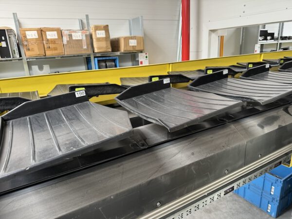 Kippschalensorter, Beumer, 81 Sorterendstellen,  – gebraucht - : – Bild 13