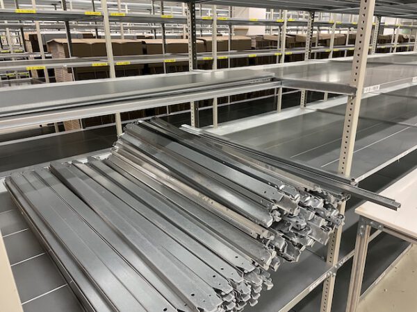 Stabile Fachbodenregale, gesamt ca. 1.500 bis 1.800 Felder (aktuell ca. 490 Felder), Gemac, dieses System kommt ohne Spannkreuze aus, Rahmenhöhe: 2,48m, Fachböden: 1,20m x 1,30m, 130kg / Ebene – gebraucht - : – Bild 13