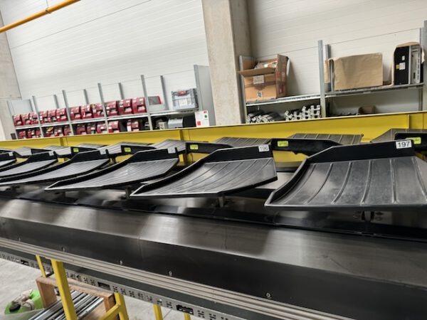 Kippschalensorter, Beumer, 81 Sorterendstellen,  – gebraucht - : – Bild 14