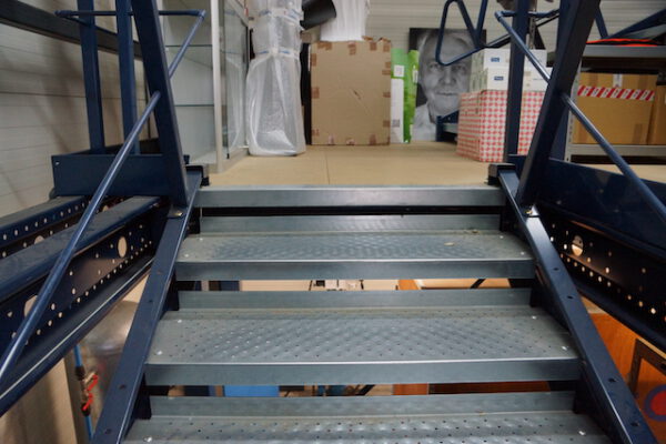 Lagerbühne, Bodenebene plus 2 Ebenen, 500kg/m2, Grundfläche 56m – gebraucht - : – Bild 15