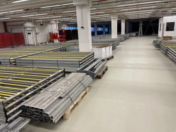 mind. 50 Felder Stückgutdurchlaufregal / Bereitstellregal für Kisten oder Kartonagen etc., SSI Schäfer – gebraucht – : – Bild 15