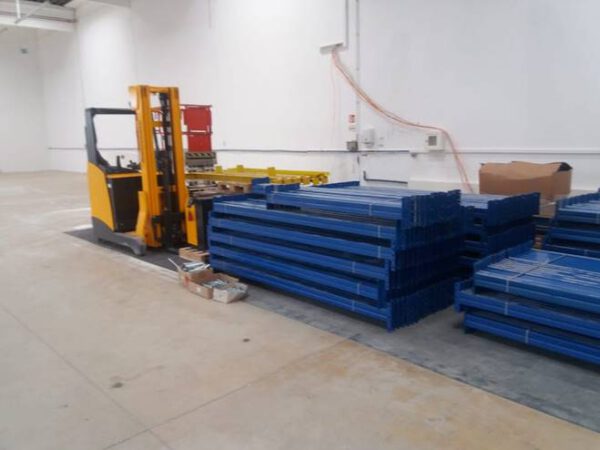 Palettenregale mit Kragarmebenen (Kommissionierebenen), ca. 5,50m bis 6m hoch, 770kg/Palette, ideal für Baumärkte oder sonstige Ladenbauanforderungen – gebraucht – : – Bild 5