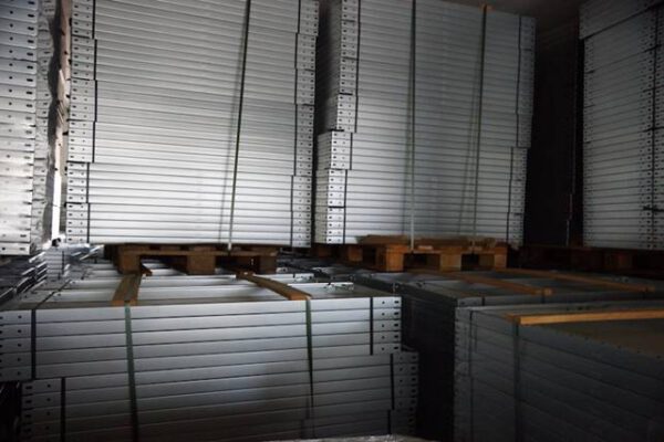 über 1.800 Felder Fachbodenregale, Regalwerk / Berger, Typ Bert, 1m und 1,28m x 0,50m, 150kg, verschiedene Höhen 2m / 2,32m und 2,50m, ca. 9.240 Stück Fachböden – teils Neuware teils gebraucht - : – Bild 16