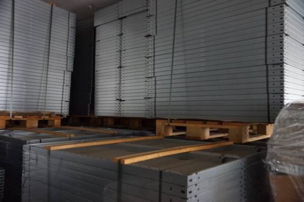 über 1.800 Felder Fachbodenregale, Regalwerk / Berger, Typ Bert, 1m und 1,28m x 0,50m, 150kg, verschiedene Höhen 2m / 2,32m und 2,50m, ca. 9.240 Stück Fachböden – teils Neuware teils gebraucht - : – Bild 17