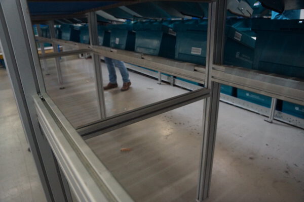 Kommissioniergestelle aus Aluprofilschienen mit nicht angetriebener Fördertechnik, ideal zum absortieren / kommissionieren aus Eurokisten - gebraucht - : – Bild 18