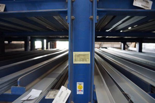 Schubfachregalanlage für 6m Langmaterial mit 5 Lagerebenen mit Rollwagen pro Ebene für ein leichtes Ausfahren der eingelagerten Gebinde– gebraucht - : lagertechnik