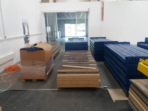 Palettenregale mit Kragarmebenen (Kommissionierebenen), ca. 5,50m bis 6m hoch, 770kg/Palette, ideal für Baumärkte oder sonstige Ladenbauanforderungen – gebraucht – : – Bild 2