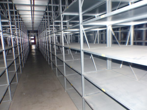 2 Fachbodenregalanlagen, SSI Schäfer, je 2 Ebenen, ca. 38.000 Fachböden in 0,60m x 1,30m, 6,30m Gesamthöhe, 80kg / Boden, umgerechnet auf 2,10m hohe einfache Fachbodenregale über 10.000 Felder – gebraucht - : lagertechnik