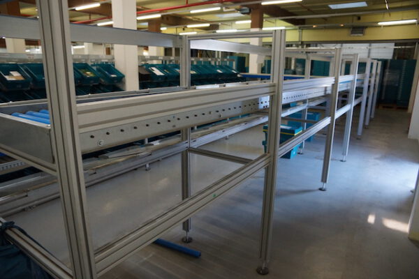 Kommissioniergestelle aus Aluprofilschienen mit nicht angetriebener Fördertechnik, ideal zum absortieren / kommissionieren aus Eurokisten - gebraucht - : – Bild 20