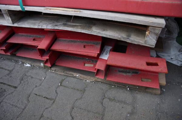 Ein- und zweiseitiges Kragarmregal, mit steckbaren Armen per Bolzen, Rahmenhöhe 6m, Armlänge 1,20m, 800kg / Arm, 30 Rahmen und 160 Arme – gebraucht - : – Bild 13