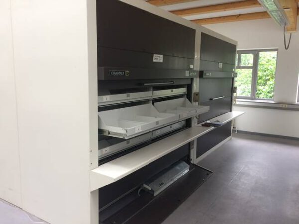 12 Stück Lagerpaternoster, Lista, 4m hoch, 450kg pro Gondel – gebraucht -: lagertechnik