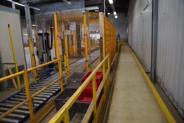 vollautom. Palettenwickler mit Förderstrecke für Europaletten, mit Waage, Deckblattaufleger, Warteplätzen– gebraucht - : – Bild 22