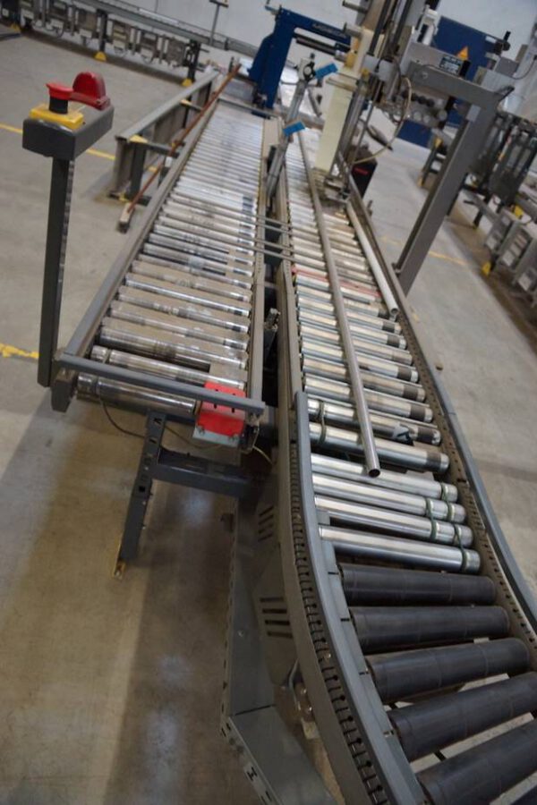 50m Fördertechnik, Knapp, mit Kurven, Rollenbahnen, Klappelement mit Etikettieren und Mosca Umreifungsmaschine – gebraucht - : – Bild 26