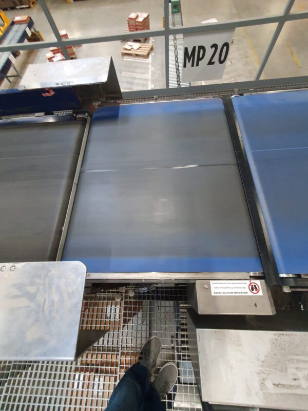 Große Fördertechnikanlage ca. 700m Fördertechnik, inkl. Schuhsorter, Ambaflex Höhenförderer, Packplätzen, Waagen, Scanner, Ersatzteilpaket, Scherenrollenbahnen, etc. - gebraucht - : – Bild 62