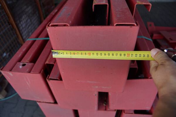 Ein- und zweiseitiges Kragarmregal, mit steckbaren Armen per Bolzen, Rahmenhöhe 6m, Armlänge 1,20m, 800kg / Arm, 30 Rahmen und 160 Arme – gebraucht - : lagertechnik