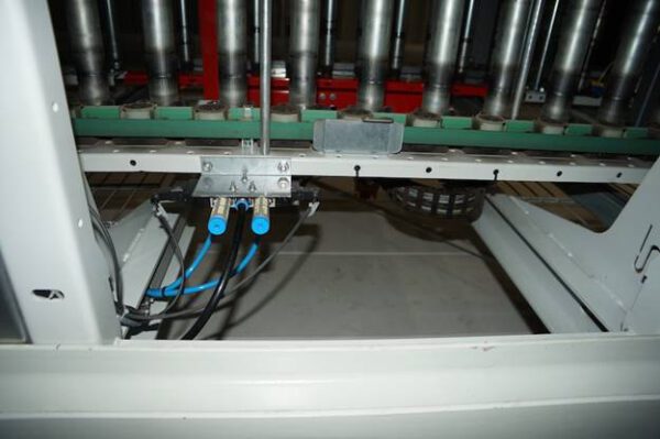 Heber (Aufzug) mit angetriebene Rollenbahn – gebraucht - – Bild 26