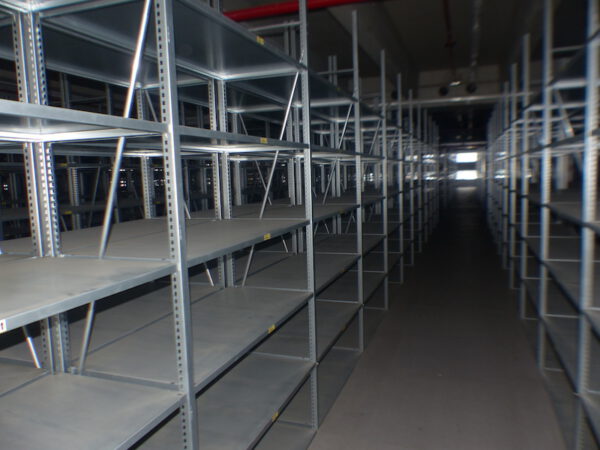 2 Fachbodenregalanlagen, SSI Schäfer, je 2 Ebenen, ca. 38.000 Fachböden in 0,60m x 1,30m, 6,30m Gesamthöhe, 80kg / Boden, umgerechnet auf 2,10m hohe einfache Fachbodenregale über 10.000 Felder – gebraucht - : lagertechnik