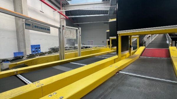 Kippschalensorter, Beumer, 81 Sorterendstellen,  – gebraucht - : – Bild 33