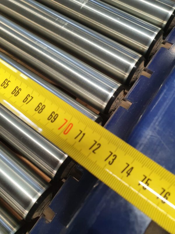 Große Fördertechnikanlage ca. 700m Fördertechnik, inkl. Schuhsorter, Ambaflex Höhenförderer, Packplätzen, Waagen, Scanner, Ersatzteilpaket, Scherenrollenbahnen, etc. - gebraucht - : – Bild 51