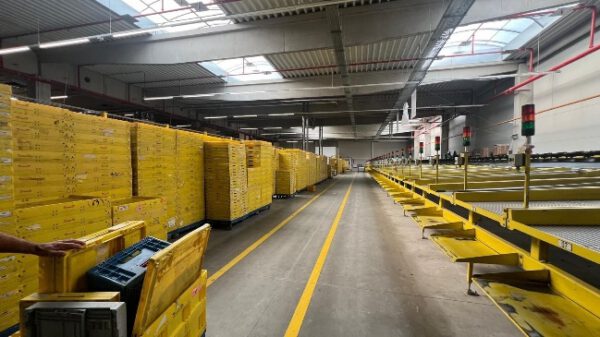 Kippschalensorter, Beumer, 81 Sorterendstellen,  – gebraucht - : – Bild 38
