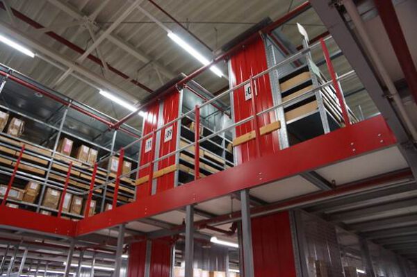 Fachbodenregalanlage, SSI Schäfer, R3000, 3 Ebenen, ca. 2.400 Felder, 18.000 Fachböden, 1,30 x 0,60m, mit Leerkartonagenschacht – gebraucht - : – Bild 16