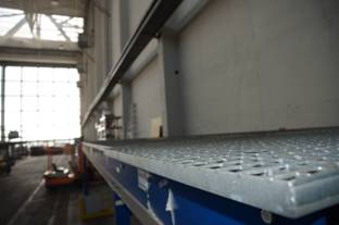 Palettenregal, bzw. kleine Lagerbühne mit Gitterrosten, Traglast 500kg/m2, – gebraucht -: lagertechnik